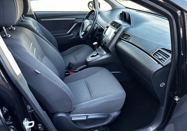 Toyota Verso cena 57999 przebieg: 118000, rok produkcji 2016 z Józefów małe 301